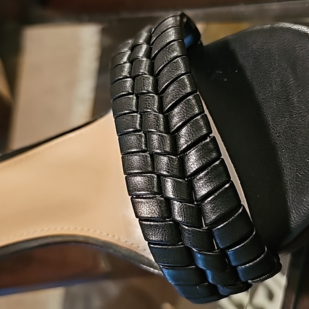 Heels - Picture 5 of 7